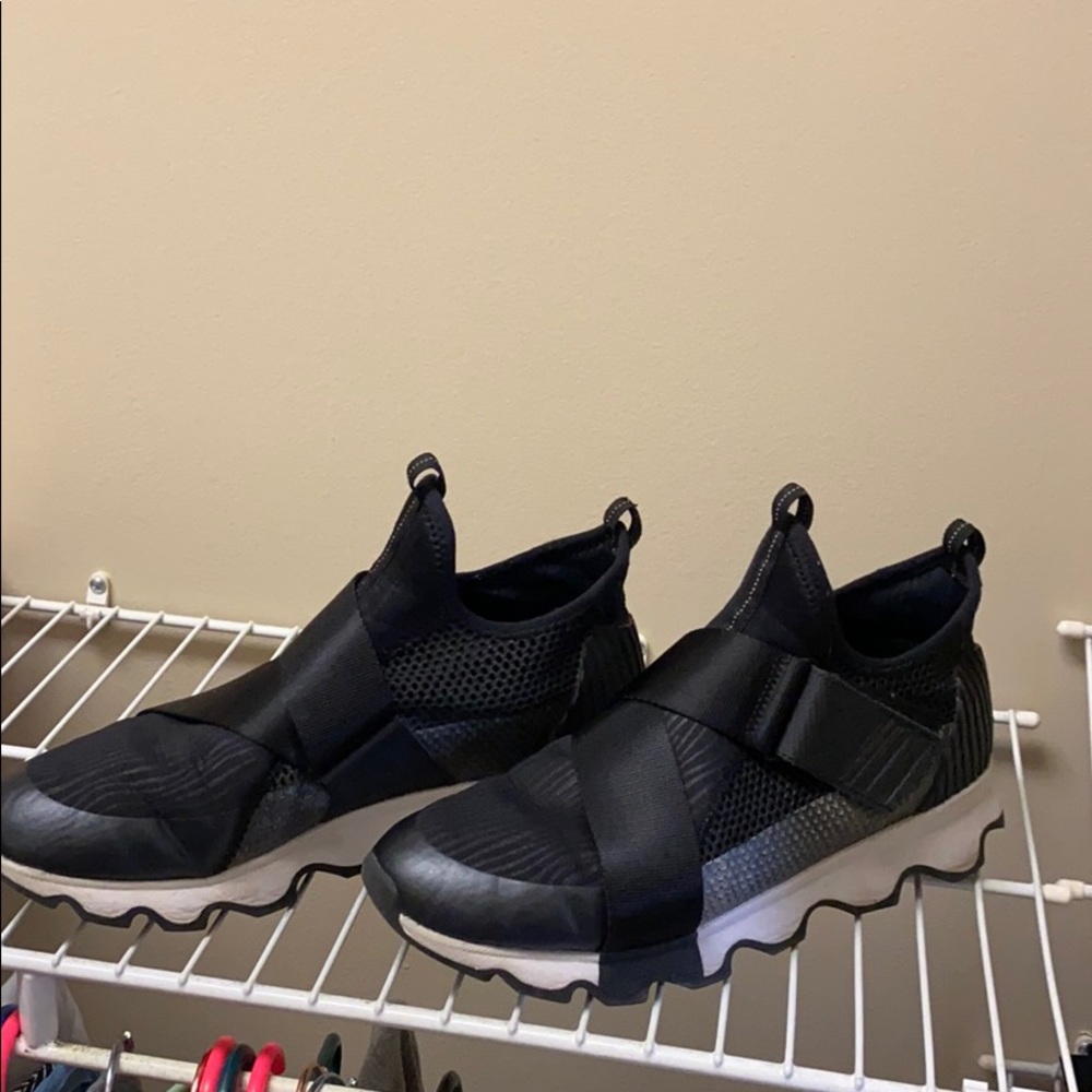 Sorel black tennis shoes size 11
